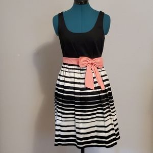 Retro style dress with coral bow